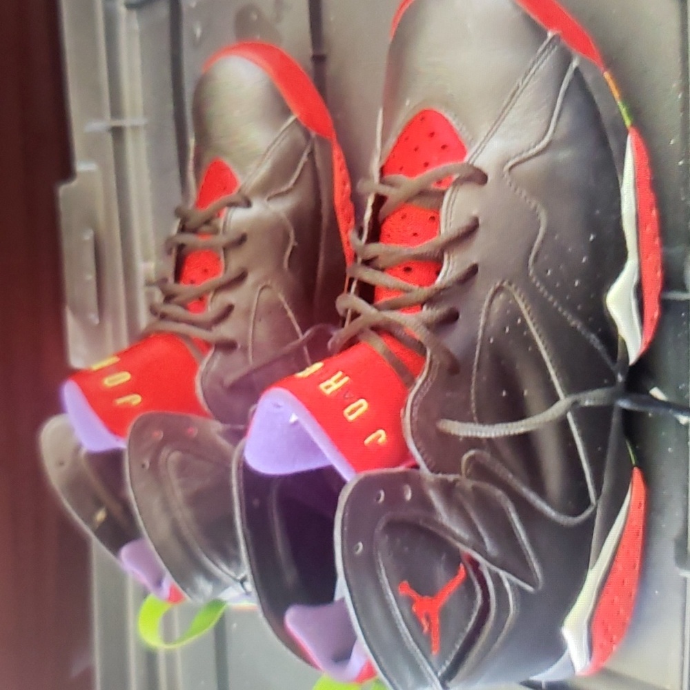 Air Jordan shoes - Picture 2 of 3